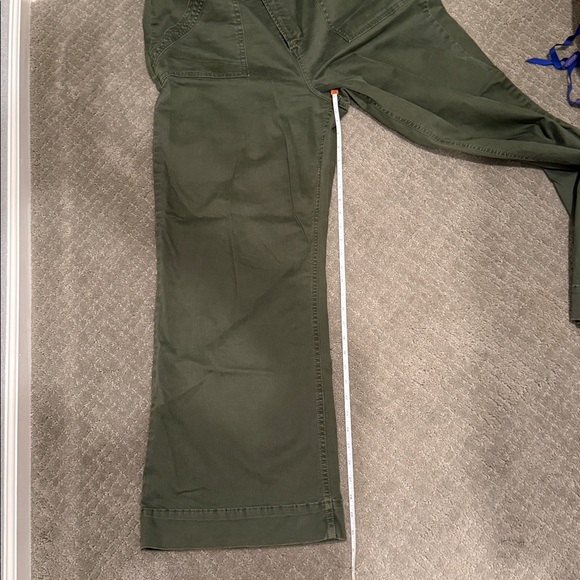 FRAME
Frame Double Waistband Wide Leg
Jeans in Washed Surplus - Picture 9 of 12